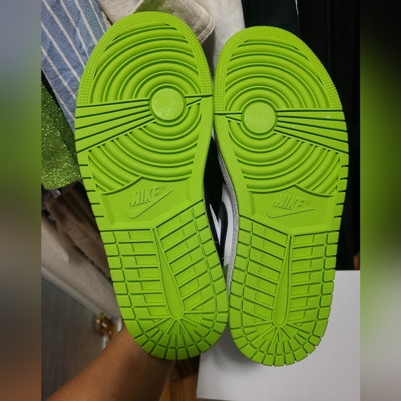 Air Jordan 1 Low Snakeskin - Picture 3 of 5